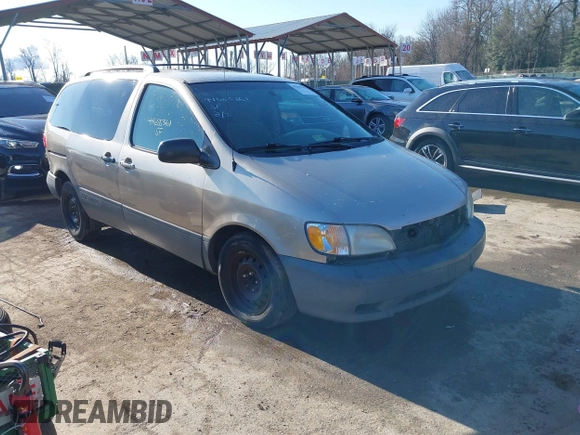 2003 Toyota Sienna LE with VIN 4T3ZF13C03U524122, listed as a IAAI auction lot 41655361 with 216,256 mi miles. Bid and sale history available at carsss.com. Image 1.