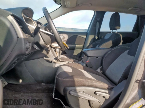 2018 Jeep Cherokee Latitude с VIN 1C4PJLCB2JD620255, выставлен на аукционе Copart как лот 62314325 с пробегом 72 798 миль миль и Списание • Salvage title. История ставок и продаж доступна на DreamBid. Изображение 7.