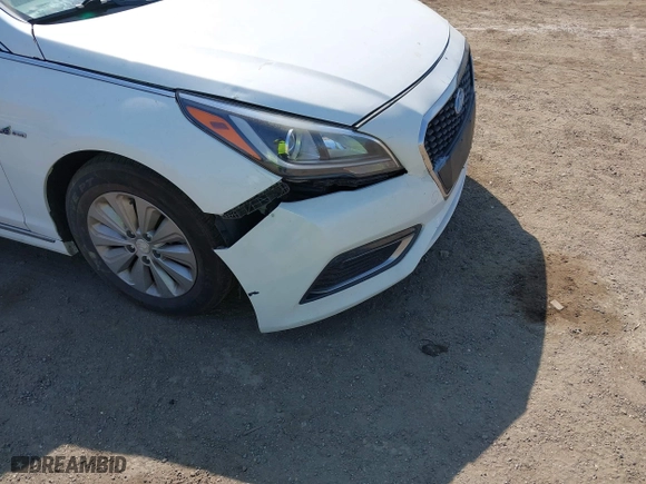 2017 Hyundai Sonata Hybrid SE with VIN KMHE24L1XHA058355, listed as a IAAI auction lot 42114412 with 245,282 mi miles. Bid and sale history available at carsss.com. Image 17.