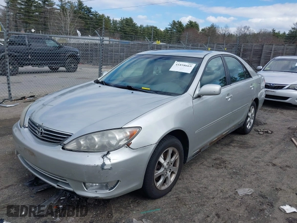 2006 Toyota Camry LE z VIN 4T1BF30K96U119883, wystawiony jako IAAI lot #41858665 z przebiegiem 228 340 mil mil oraz . Historia ofert i sprzedaży dostępna na DreamBid. Obrazek 2.