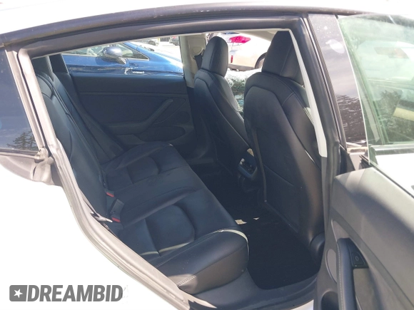 2021 Tesla Model 3 Standard Range Plus z VIN 5YJ3E1EA5MF977437, wystawiony jako IAAI lot #40297512 z przebiegiem 72 039 mil mil oraz . Historia ofert i sprzedaży dostępna na DreamBid. Obrazek 8.