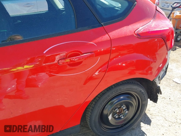 2014 Ford Focus SE with VIN 1FADP3K28EL265726, listed as a IAAI auction lot 41761931 with 86,740 mi miles. Bid and sale history available at carsss.com. Image 15.