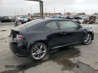 2015 Scion tC z VIN JTKJF5C75F3093123, wystawiony jako Copart lot #58414325 z przebiegiem 107 051 mil mil oraz Szkoda całkowita • Salvage title. Historia ofert i sprzedaży dostępna na DreamBid. Obrazek 3.