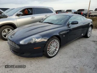 2009 Aston Martin DB9 z VIN SCFAD01E79GA12139, wystawiony jako Copart lot #76241164 z przebiegiem Nie podano mil oraz Szkody całkowita. Historia ofert i sprzedaży dostępna na DreamBid. Obrazek 1.