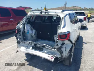 2020 Jeep Compass Latitude with VIN 3C4NJCBB6LT212525, listed as a IAAI auction lot 42558589 with Not provided miles and . Bid and sale history available at DreamBid. Image 4.