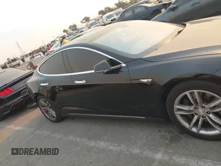 2013 Tesla Model S with VIN 5YJSA1CN3DFP06986, listed as a IAAI auction lot 41271801 with 150,307 mi miles and . Bid and sale history available at DreamBid. Image 13.