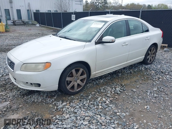 2008 Volvo S80 3.2L with VIN YV1AS982781059118, listed as a IAAI auction lot 41868957 with 185,529 mi miles. Bid and sale history available at carsss.com. Image 2.