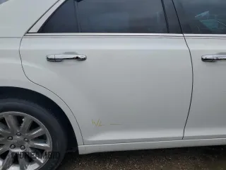 2013 Chrysler 300 C z VIN 2C3CCAET7DH661673, wystawiony jako Copart lot #55738325 z przebiegiem 103 694 mil mil oraz Szkoda całkowita • Salvage title. Historia ofert i sprzedaży dostępna na DreamBid. Obrazek 12.