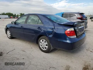 2005 Toyota Camry STD z VIN 4T1BE32K15U062271, wystawiony jako Copart lot #55957155 z przebiegiem 187 231 mil mil oraz Szkoda całkowita • Salvage title. Historia ofert i sprzedaży dostępna na DreamBid. Obrazek 2.
