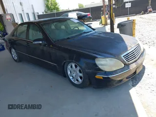 2000 Mercedes-Benz S 320/430/500 z VIN WDBNG75JXYA122235, wystawiony jako IAAI lot #42312244 z przebiegiem 213 967 mil mil oraz . Historia ofert i sprzedaży dostępna na DreamBid. Obrazek 1.