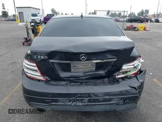 2013 Mercedes-Benz C 250 Sport z VIN WDDGF4HB6DA777055, wystawiony jako IAAI lot #42374146 z przebiegiem 122 060 mil mil oraz . Historia ofert i sprzedaży dostępna na DreamBid. Obrazek 6.