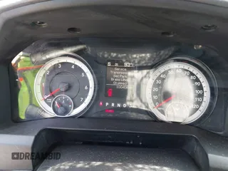 2015 Ram 1500 Express z VIN 1C6RR6KGXFS605044, wystawiony jako IAAI lot #42476988 z przebiegiem 100 498 mil mil oraz . Historia ofert i sprzedaży dostępna na DreamBid. Obrazek 7.