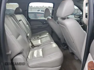 2008 Chevrolet Suburban 3LT z VIN 1GNFC16J28J158036, wystawiony jako Copart lot #83889104 z przebiegiem 189 822 mil mil oraz Szkoda całkowita • Salvage title. Historia ofert i sprzedaży dostępna na DreamBid. Obrazek 10.