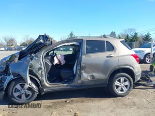 2021 Chevrolet Trax LT with VIN KL7CJPSB4MB339238, listed as a IAAI auction lot 40836414 with 32,920 mi miles. Bid and sale history available at carsss.com. Image 14.
