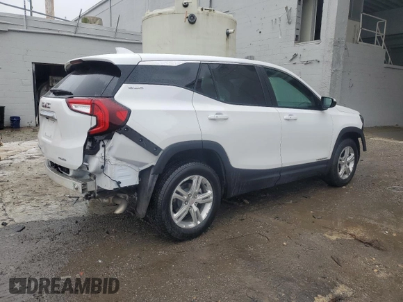 2024 GMC Terrain SLE z VIN 3GKALTEG5RL306490, wystawiony jako Copart lot #61090425 z przebiegiem 27 890 mil mil oraz Czysty tytuł • Clean title. Historia ofert i sprzedaży dostępna na DreamBid. Obrazek 3.