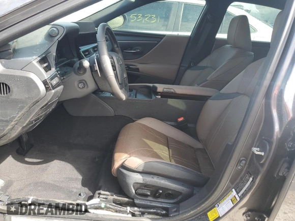 2024 Lexus ES 350 Luxury z VIN 58AEZ1B13RU180415, wystawiony jako Copart lot #76048684 z przebiegiem Nie podano mil oraz Nie do naprawy • Non repairable. Historia ofert i sprzedaży dostępna na DreamBid. Obrazek 7.