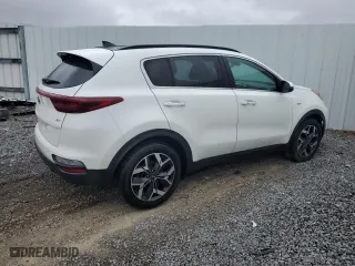 2020 Kia Sportage EX with VIN KNDPNCAC9L7783762, listed as a Copart auction lot 52370305 with 121,501 mi miles and Clean Title. Bid and sale history available at carsss.com. Image 3.