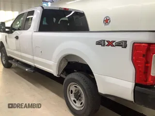 2019 Ford F-250 XL z VIN 1FT7X2B63KEC14817, wystawiony jako IAAI lot #42639323 z przebiegiem 173 427 mil mil oraz . Historia ofert i sprzedaży dostępna na DreamBid. Obrazek 37.