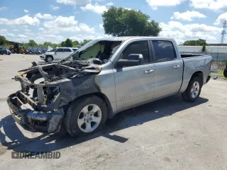 2019 Ram 1500 Big Horn z VIN 1C6SRFFT2KN742416, wystawiony jako Copart lot #56911225 z przebiegiem Nie podano mil oraz Nie do naprawy. Historia ofert i sprzedaży dostępna na DreamBid. Obrazek 1.