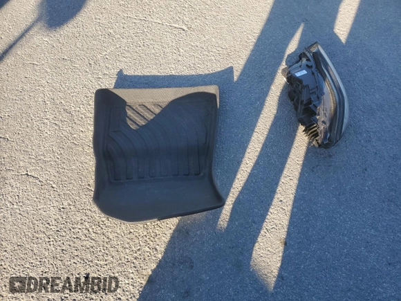 2024 Tesla Model 3 z VIN 5YJ3E1EA9RF868731, wystawiony jako Copart lot #58517675 z przebiegiem Nie podano mil oraz Nie do naprawy. Historia ofert i sprzedaży dostępna na DreamBid. Obrazek 12.