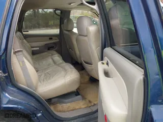 2001 Chevrolet Tahoe LT with VIN 1GNEC13T81R220256, listed as a IAAI auction lot 41800905 with 251,247 mi miles. Bid and sale history available at carsss.com. Image 8.