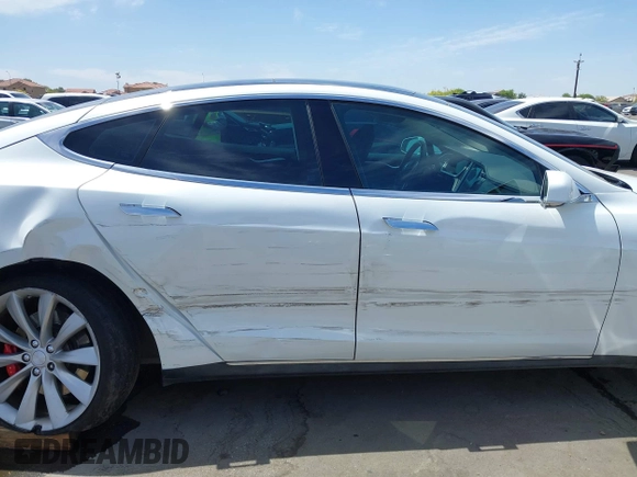 2014 Tesla Model S 60 z VIN 5YJSA1H13EFP33659, wystawiony jako IAAI lot #42101491 z przebiegiem 113 460 mil mil oraz . Historia ofert i sprzedaży dostępna na DreamBid. Obrazek 12.