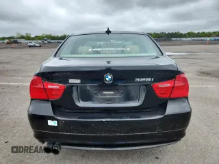 2011 BMW 3 Series 328i xDrive z VIN WBAPK5C59BA655930, wystawiony jako Copart lot #57251325 z przebiegiem 155 227 mil mil oraz Czysty tytuł • Clean title. Historia ofert i sprzedaży dostępna na DreamBid. Obrazek 6.