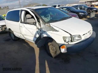 2000 Toyota Sienna CE with VIN 4T3GF19CXYU297351, listed as a IAAI auction lot 41086347 with 40,258 mi miles. Bid and sale history available at carsss.com. Image 1.