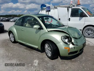 2008 Volkswagen New Beetle Coupe S with VIN 3VWRW31C38M501082, listed as a Copart auction lot 71196154 with 144,974 mi miles and Salvage Title. Bid and sale history available at carsss.com. Image 4.