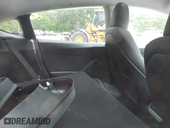 2024 Tesla Model Y Long Range z VIN 7SAYGDEE4RA247532, wystawiony jako IAAI lot #42205480 z przebiegiem 21 273 mil mil oraz . Historia ofert i sprzedaży dostępna na DreamBid. Obrazek 8.