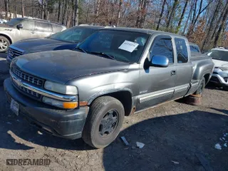 2001 Chevrolet Silverado 1500 LS with VIN 2GCEC19V711258782, listed as a IAAI auction lot 41352234 with 184,348 mi miles. Bid and sale history available at carsss.com. Image 2.