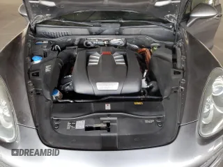 2012 Porsche Cayenne S Hybrid z VIN WP1AE2A27CLA92565, wystawiony jako Copart lot #82221214 z przebiegiem 130 210 mil mil oraz Szkody całkowita. Historia ofert i sprzedaży dostępna na DreamBid. Obrazek 12.