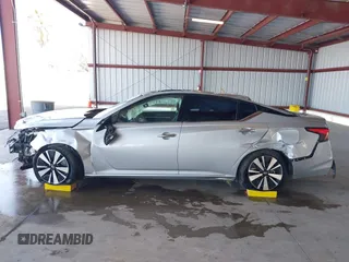 2019 Nissan Altima 2.5 SL with VIN 1N4BL4EV0KC180633, listed as a IAAI auction lot 41770419 with 113,740 mi miles. Bid and sale history available at carsss.com. Image 13.