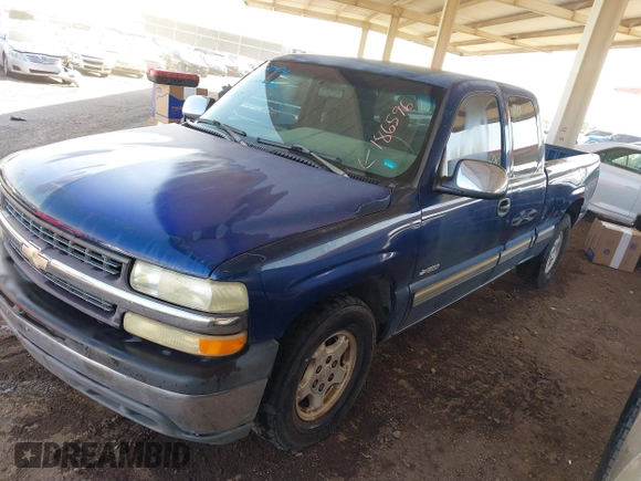 2001 Chevrolet Silverado 1500 LS with VIN 2GCEC19V011186596, listed as a IAAI auction lot 41927474 with 157,039 mi miles. Bid and sale history available at carsss.com. Image 2.