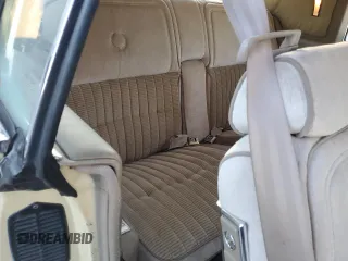 1985 Cadillac Eldorado z VIN 1G6EL5781FE647818, wystawiony jako Copart lot #77608224 z przebiegiem 7192 mil mil oraz Tytuł czysty. Historia ofert i sprzedaży dostępna na DreamBid. Obrazek 10.