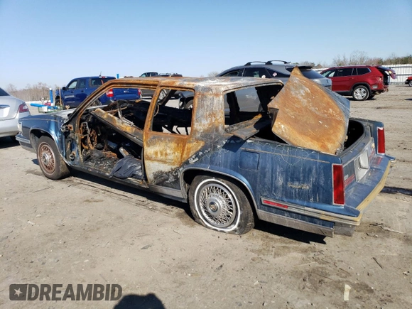 1988 Cadillac DeVille z VIN 1G6CD1156J4296091, wystawiony jako Copart lot #46307265 z przebiegiem Nie podano mil oraz Szkoda całkowita • Salvage title. Historia ofert i sprzedaży dostępna na DreamBid. Obrazek 2.