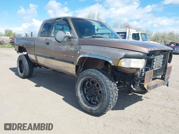 2000 Dodge 1500 z VIN 1B7HF13Z7YJ123270, wystawiony jako IAAI lot #42300077 z przebiegiem 147 527 mil mil oraz . Historia ofert i sprzedaży dostępna na DreamBid. Obrazek 1.