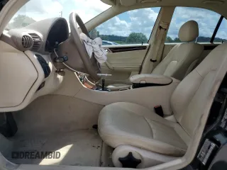 2005 Mercedes-Benz C 240 z VIN WDBRF61J05A771378, wystawiony jako Copart lot #64132575 z przebiegiem 134 018 mil mil oraz Szkoda całkowita • Salvage title. Historia ofert i sprzedaży dostępna na DreamBid. Obrazek 7.
