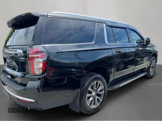2022 Chevrolet Suburban LT z VIN 1GNSKCKD8NR10297, wystawiony jako Copart lot #57376745 z przebiegiem 195 782 mil mil oraz Czysty tytuł • Clean title. Historia ofert i sprzedaży dostępna na DreamBid. Obrazek 4.