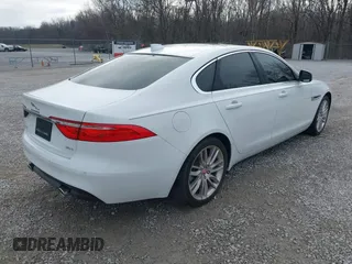 2016 Jaguar XF 35t Prestige with VIN SAJBE4BVXGCY10577, listed as a IAAI auction lot 41515540 with 60,862 mi miles. Bid and sale history available at carsss.com. Image 4.