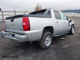 2010 Chevrolet Avalanche LT with VIN 3GNVKFE03AG298995, listed as a IAAI auction lot 40968285 with 125,197 mi miles. Bid and sale history available at carsss.com. Image 4.