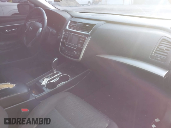 2018 Nissan Altima SR with VIN 1N4AL3AP5JC255662, listed as a IAAI auction lot 42229232 with 171,399 mi miles and . Bid and sale history available at carsss.com. Image 5.