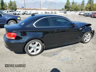 2013 BMW 1 Series 128i z VIN WBAUP9C56DVS95393, wystawiony jako Copart lot #77989924 z przebiegiem 51 221 mil mil oraz Szkoda całkowita • Salvage title. Historia ofert i sprzedaży dostępna na DreamBid. Obrazek 3.