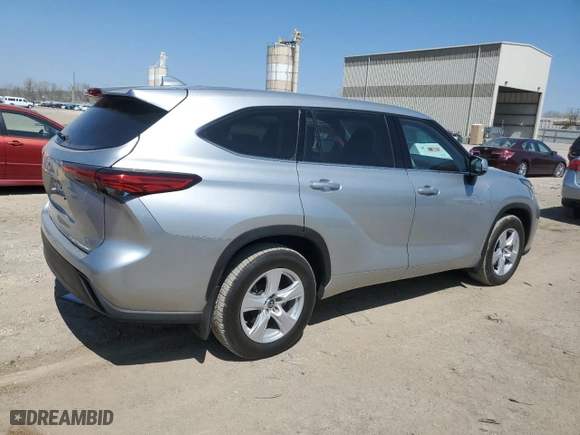 2021 Toyota Highlander L with VIN 5TDBZRBH9MS546739, listed as a Copart auction lot 52538315 with 31,286 mi miles and Clean Title. Bid and sale history available at carsss.com. Image 3.