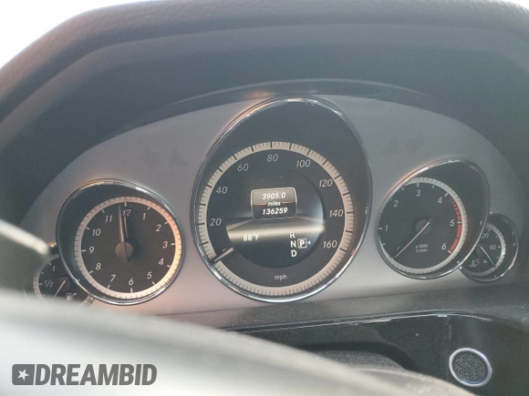 2013 Mercedes-Benz E 350 Luxury with VIN WDDHF2EB6DA738057, listed as a Copart auction lot 48225355 with 136,259 mi miles and Clean title. Bid and sale history available at DreamBid. Image 9.