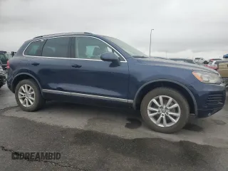 2014 Volkswagen Touareg Sport with VIN WVGEF9BP8ED009107, listed as a Copart auction lot 49070895 with 119,652 mi miles and Clean Title. Bid and sale history available at DreamBid. Image 4.