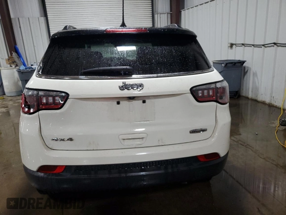 2019 Jeep Compass Altitude z VIN 3C4NJDBBXKT656785, wystawiony jako Copart lot #59485815 z przebiegiem 85 940 mil mil oraz Szkoda całkowita • Salvage title. Historia ofert i sprzedaży dostępna na DreamBid. Obrazek 6.