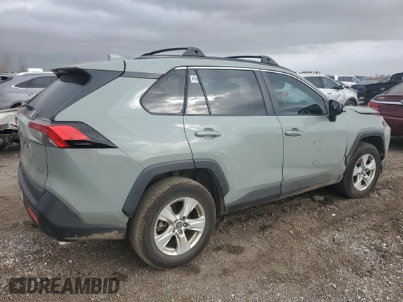 2019 Toyota RAV4 XLE with VIN 2T3W1RFV4KW005960, listed as a Copart auction lot 47477155 with 31,226 mi miles and Salvage Title. Bid and sale history available at carsss.com. Image 3.