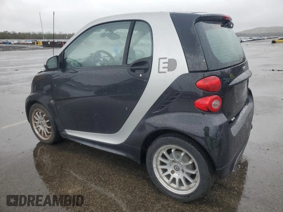 2013 Smart fortwo Passion with VIN WMEEJ9AA8DK721418, listed as a Copart auction lot 50788885 with 44,964 mi miles and Non repairable. Bid and sale history available at DreamBid. Image 2.
