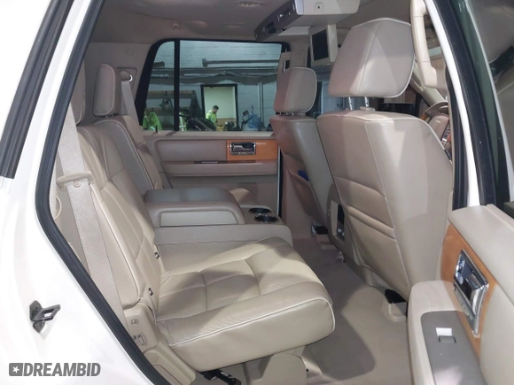 2007 Lincoln Navigator with VIN 5LMFU28517LJ02533, listed as a IAAI auction lot 41253859 with 130,930 mi miles. Bid and sale history available at carsss.com. Image 8.